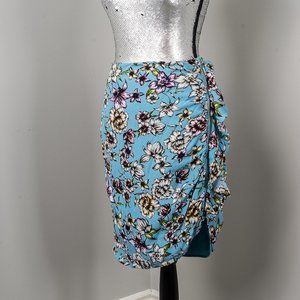 NWT 🌟 Host Pick🌟Guess ruched zip skirt - size 6